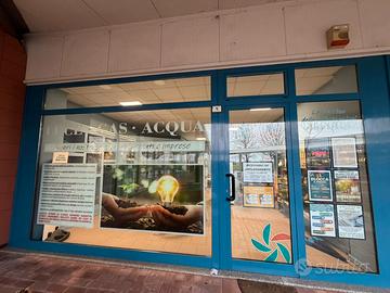 Splendido negozio zona coop novellara