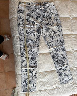 Pantaloni leggermente elastici