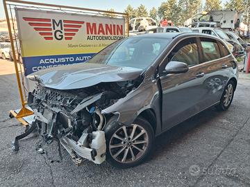 Ricambi Mercedes B180 2019