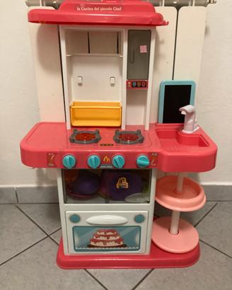 Casetta Barbie  accessoriata piu cucina.