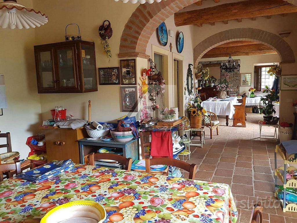 Rustico / Casale di 32420 m² con più di 5 locali e - Vista 2