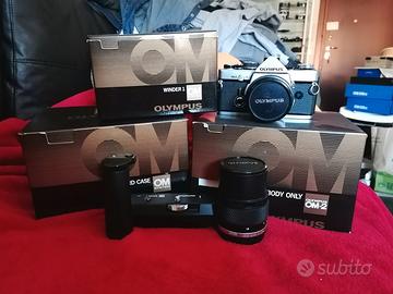 Fotocamera Analogica Olympus
   OM 2 + Corredo