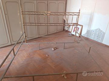 Letto matrimoniale Vintage in Ottone Classico/mod