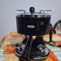 Macchina del caffè De'Longhi come nuova.