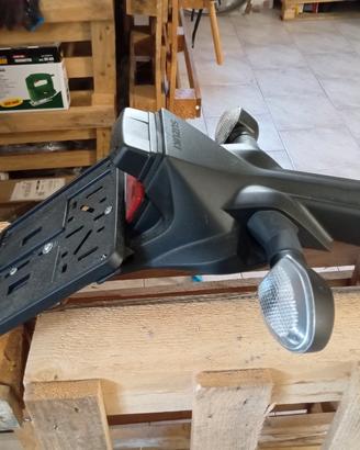 portatarga con frecce Suzuki gsx-s 750