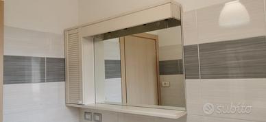 Specchio da bagno con antina