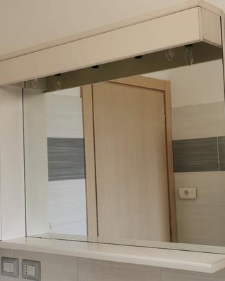 Specchio da bagno con antina
