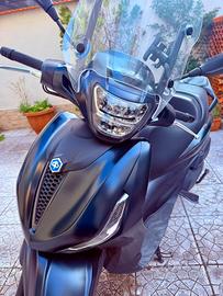 Fast fast fast Beverly 400 S (2021)