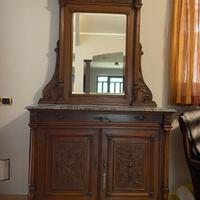 Mobile antico dell’800 con cassettiera e specchio