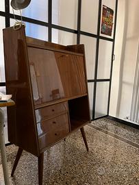 Mobile credenza con scrittoio a ribalta