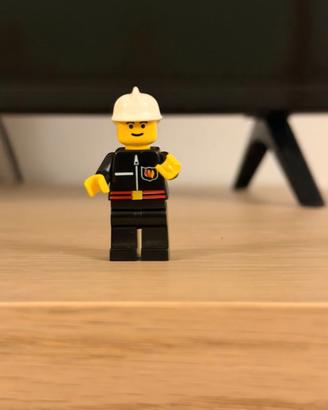 LEGO Minifigure Pompiere con casco bianco