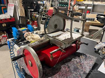 Affettatrice a volano Omas