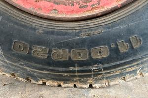 10 pneumatici con cerchio 11.00r 20