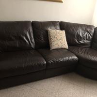 Divano in pelle marrone scuro