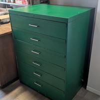 Solida cassettiera verde in metallo