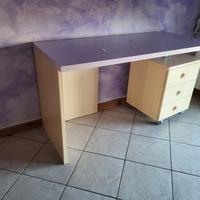 Cameretta color lilla e gialla