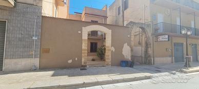 Castelvetrano, app. piano terra e 1, Via Garibaldi