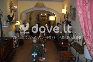 In centro a Siena, negozio in posizione strategica