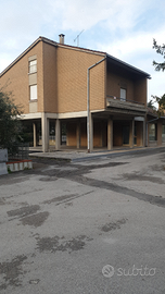 Villetta con negozio fossombrone piazza sturzo