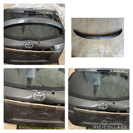 Portellone con spoiler Toyota Yaris anno 2012