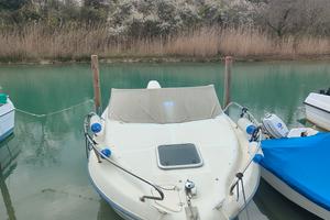 natante Saver 590 con posto barca