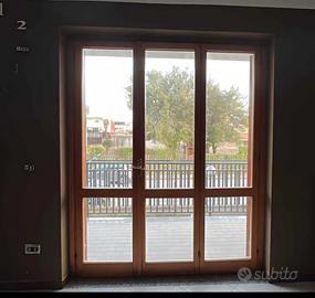 Infisso di puro legno pari al nuovo