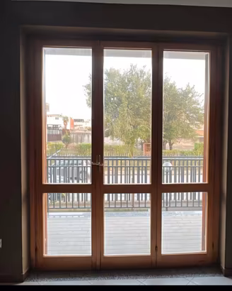 Infisso di puro legno pari al nuovo