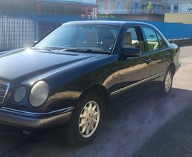 Mercedes Benz 200E Elegant