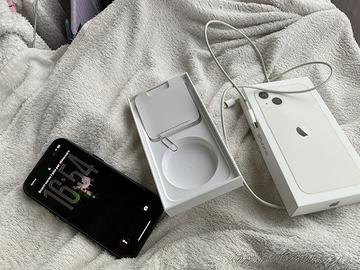 Iphone 13 senza neanche un graffio + set completo