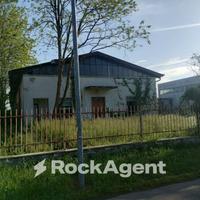 CAPANNONE INDUSTRIALE RECINTATO CON AMPIO SPAZIO E