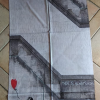 Stola Girl with Balloon di Banksy nuova