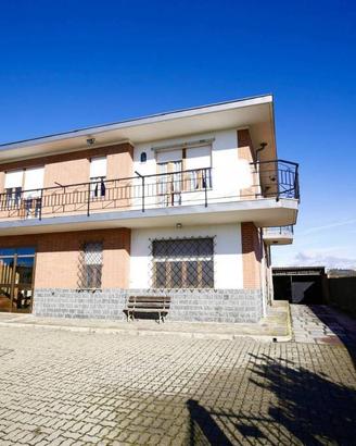 Villa di 224 m² con 4 locali e box auto doppio a C