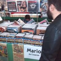 Dischi vinili, CD, musicassette pago in contanti