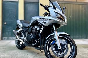 Yamaha fzs 600