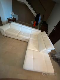 Divano angolare con chaise longue e letto