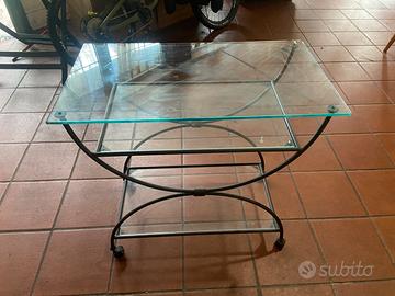 Tavolino multiuso con ruote