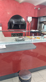 Pizzaria d'asporto con l'immobile