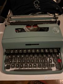 Macchina da scrivere Olivetti 32