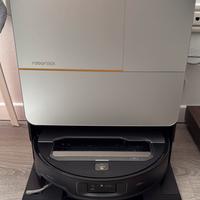 Robot roborock saros Z70 con braccio meccanico