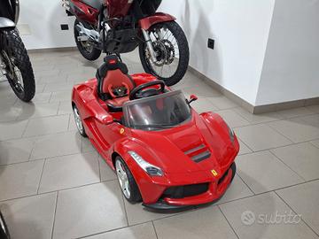 Ferrari elettrica con telecomando 