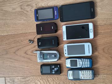 Lotto telefoni e mp3 per pezzi di ricambio