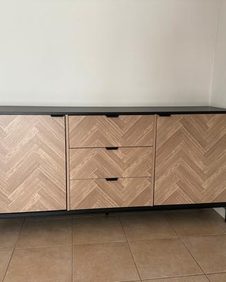Credenza Deghi nera e parquet