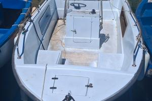 Barca con motore fuoribordo a gallipoli
