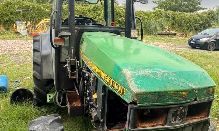 Trattore john deere 5500n