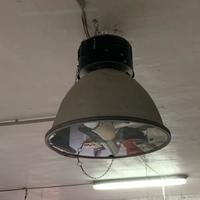 Due lampioni industriali