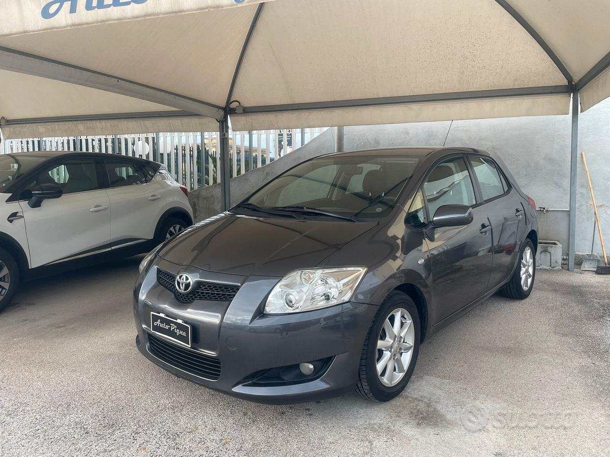 TOYOTA Auris