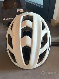 casco da pattinaggio bianco o nero