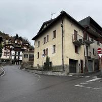 2 LOCALI A VEZZA D'OGLIO