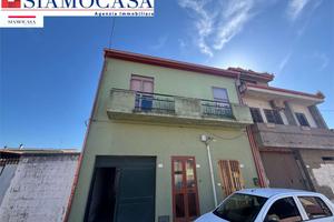 Casa di circa 200 mq con giardino e garage