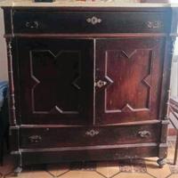 Antica credenza dell'Ottocento